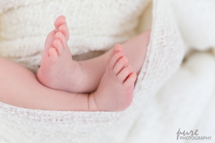 Babyfotografin Steiermark, Detailaufnahme Füße, Newborn Fotoshooting