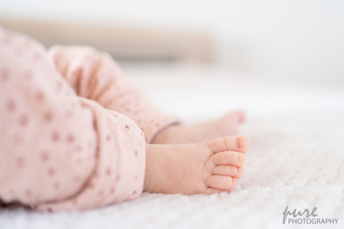 Detailaufnahme Babyfuss, Neugeborenenfotoshooting, Baby Fotoshooting Graz, Homestory Fotoshooting, Frohnleiten